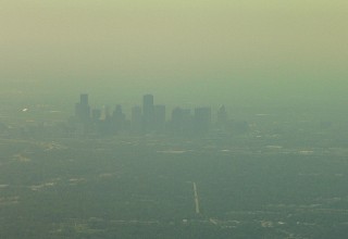 Houston Texas Smog Smog envelopes downtown Houston, TX (Flickr's Rick Kimpel)