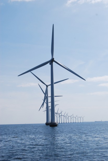 Offshore wind farm in Copenhagen (Photo: PEBondestad - Flickr)