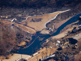 Train carrying crude oil from ND wrecks & spills into wetlands in AL, Nov. 2013 (Flickr: Public Herald/John Wathen)