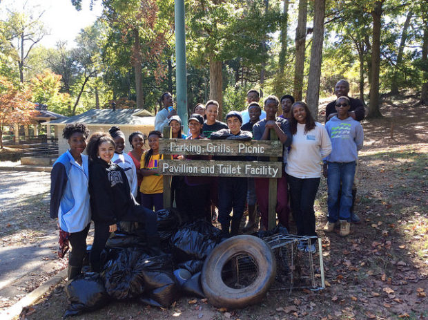Earth Tomorrow students participate in Rives Alive Clean-Up