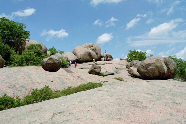 Elephant rocks. Photo by Kbh3rd, Wikipedia Creative Commons