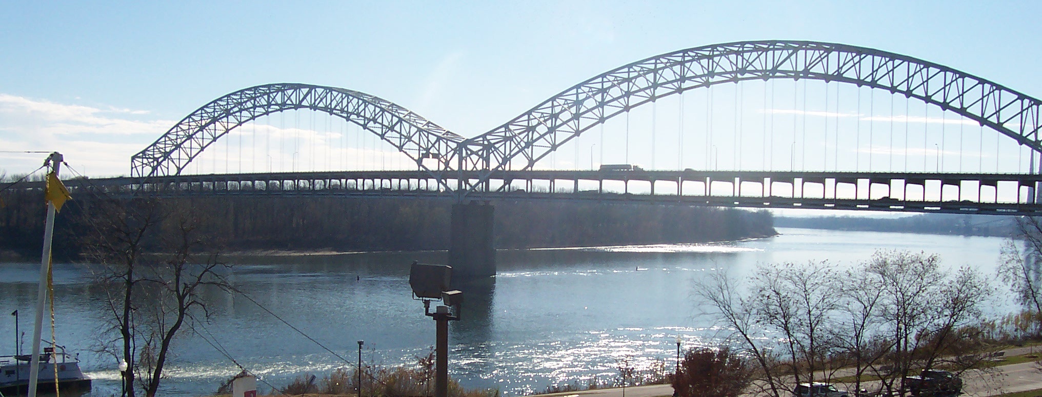 Длинный пролет. Кентукки мост. Нью-Олбани штат Индиана. Река Олбани. Мост через реку Огайо Портсмут.